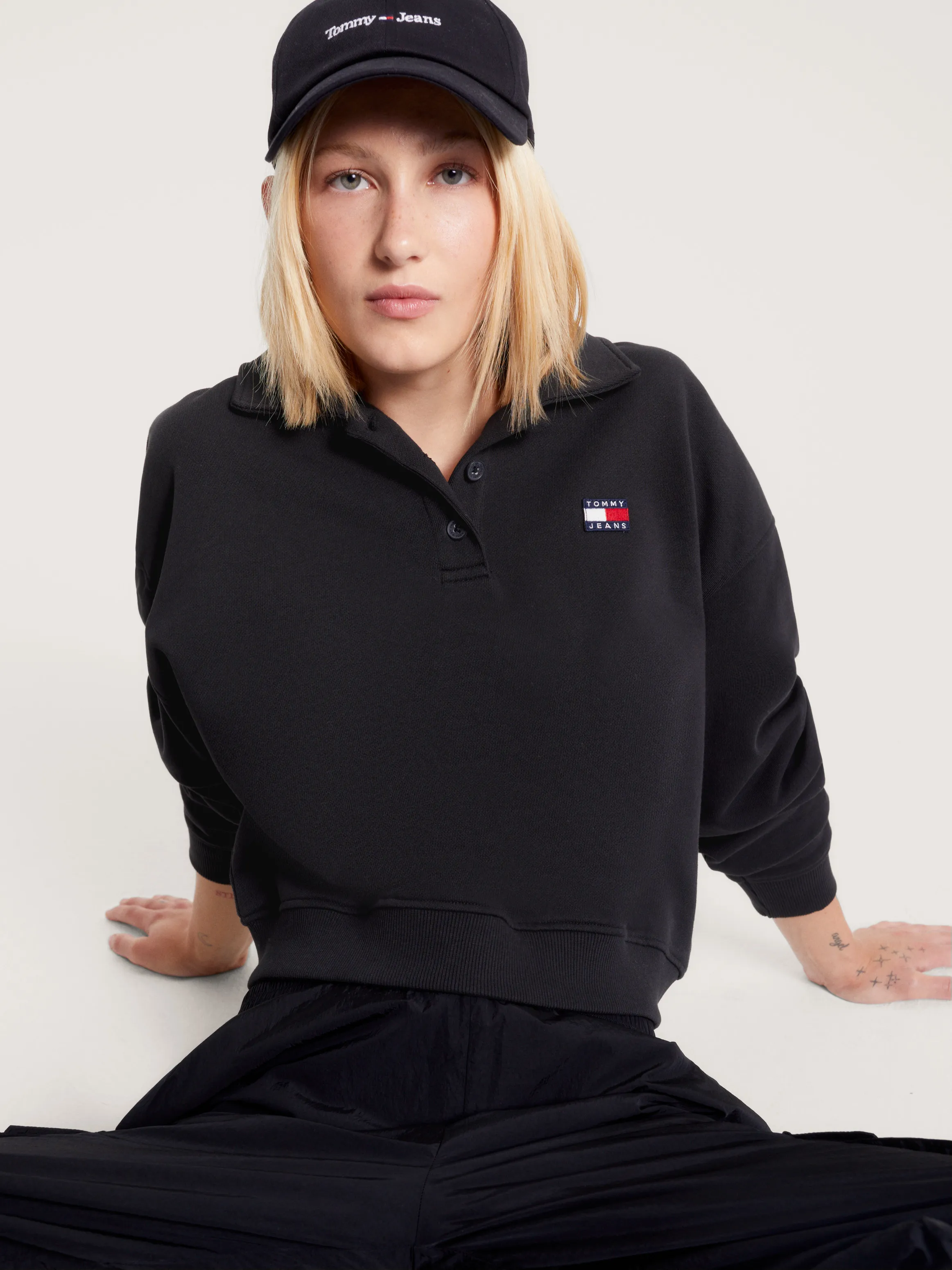 Badge Long Sleeve Relaxed Rugby Polo | Sweatshirts & Hoodies | Tommy Jeans