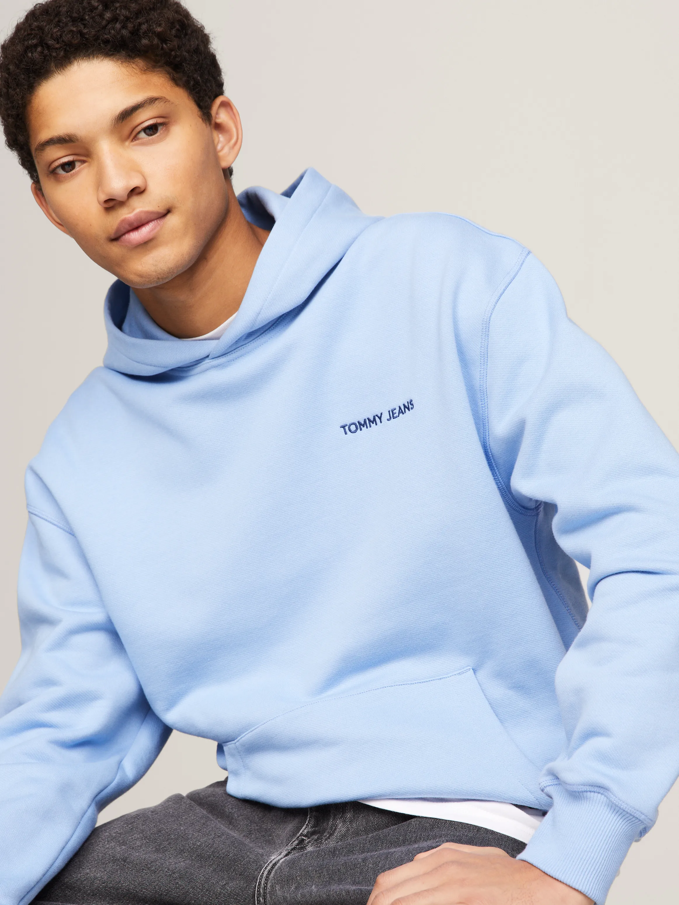 Classics Logo Embroidery Relaxed Fit Hoodie | Sweatshirts & Hoodies | Tommy Jeans