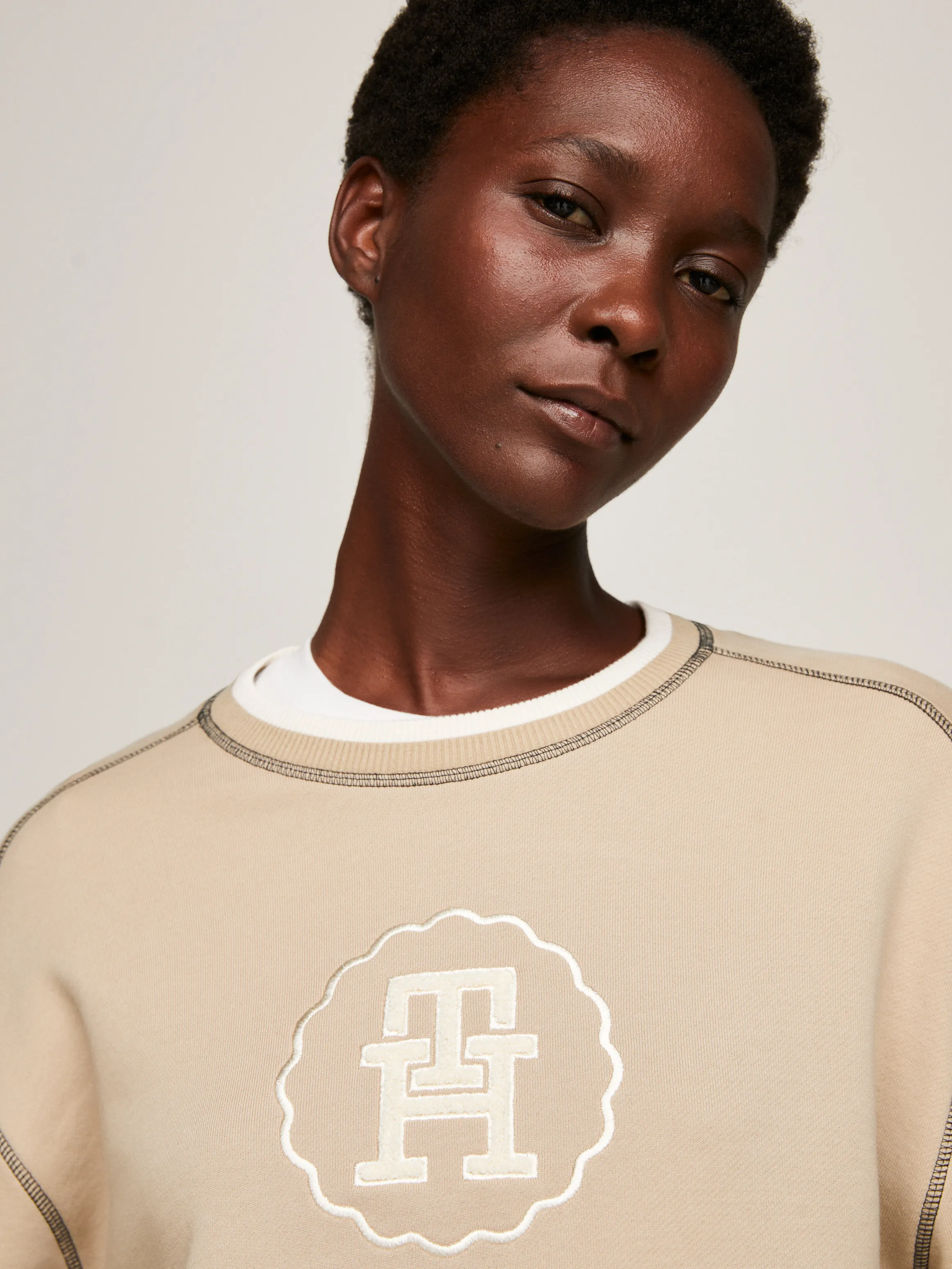 Modern Tipped Crew Neck Sweatshirt | Sweatshirts & Hoodies | Tommy Hilfiger